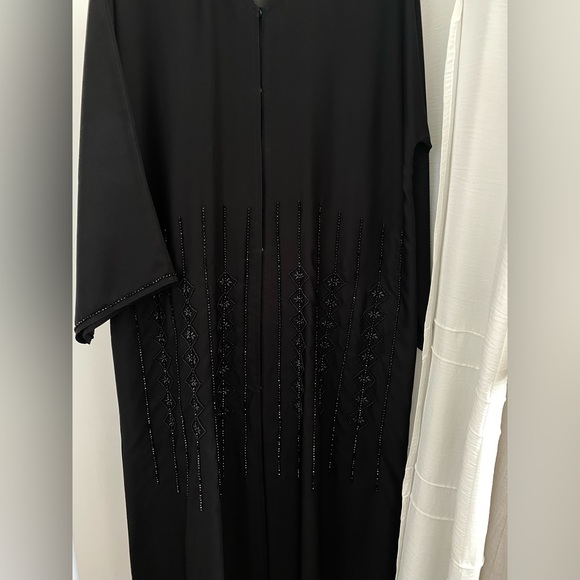 Khaleeji Black abaya with bead work - Picture 5 of 5